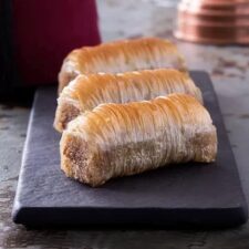 Hafız-Mustafa-Wrap-Baklava-with-Walnut