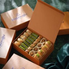 Koskeroglu Assorted Special Baklava Gift Box