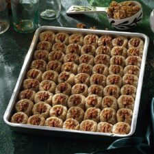 Koskeroglu Luxury Baklava with Walnut on a Tray 3000 gr (105.82oz)