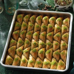 Koskeroglu Sobiyet Baklava with Pistachio on a Tray