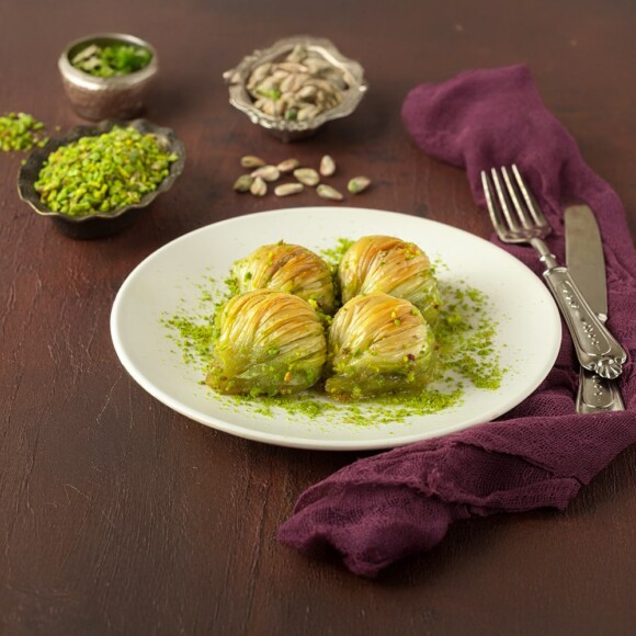 Karakoy Gulluoglu Midye Baklava with Pistachio-----